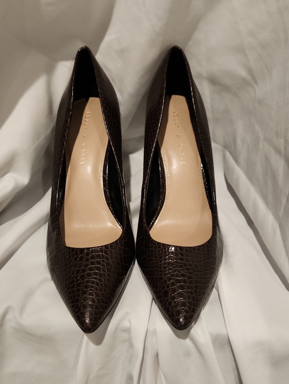 Like New Kelly & Katie Brown Croc-Embossed Pointed Toe Pumps - Size 9.5